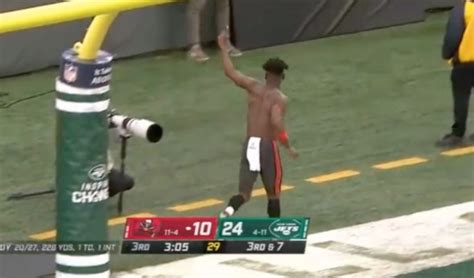 Video Antonio Brown Strips Off Uniform Leaves Field In Epic Meltdown