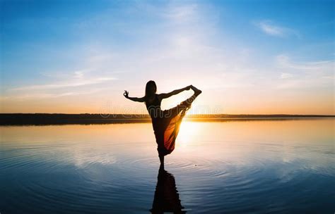 Silhouette Yoga Woman on the Beach at Sunset. Stock Photo - Image of pray, carefree: 142015314