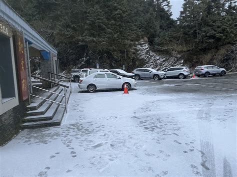 寒流影響合歡山武嶺降冰霰 松雪樓成銀白世界 生活 中央社 Cna