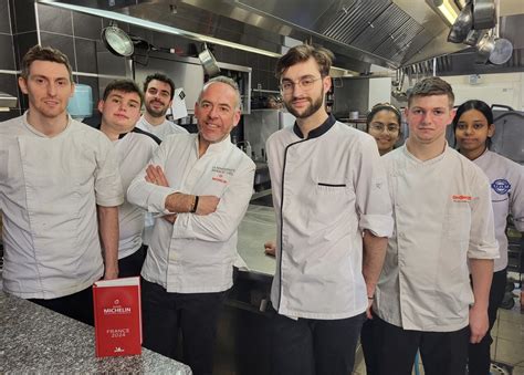 Grand format Son restaurant étoilé est lun des moins chers de France