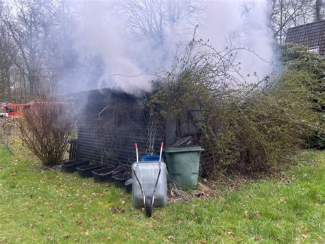 FEU PKW Brand Im Carport Freiwillige Feuerwehr Nordhastedt