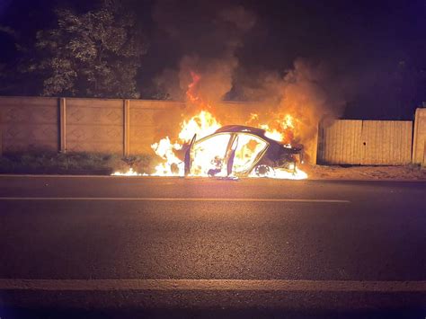 Persona Fallece Calcinada Al Interior De Un Veh Culo Y Otro Baleado A