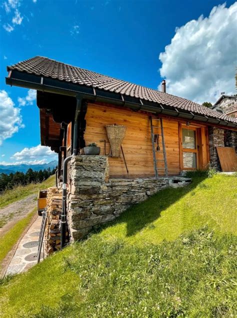 Chalet Cabin With Mountain Views in Switzerland