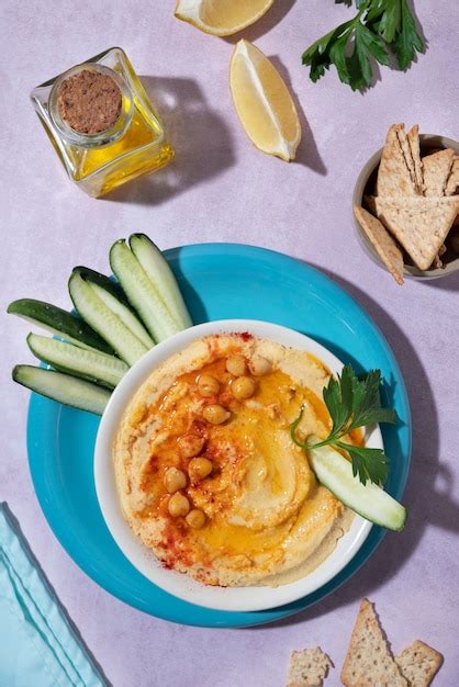 Hummus Und Gurken Arrangement Kostenlose Foto