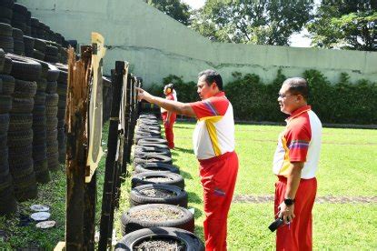 Komandan Sesko Tni Mengambil Apel Dan Olahraga Besama Dengan Anggota