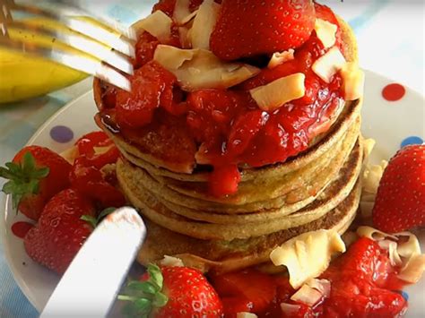 Веганские панкейки с клубникой — Вегетарианский обед