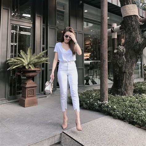 Giày màu nude Phụ kiện chị em buộc phải có giúp hack dáng tuyệt đối