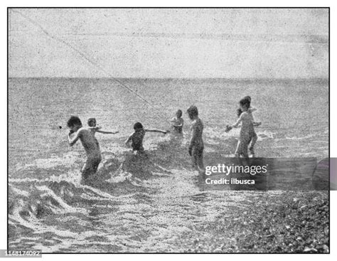 Goofy Family Photo High Res Illustrations - Getty Images
