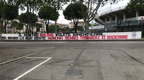 Striscione Allo Stadio Curva Nord Contro La Ripresa Dimenticate Il