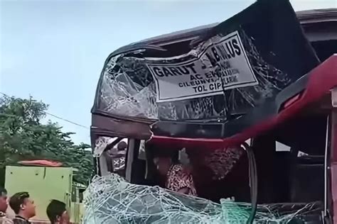 Kronologi Kecelakaan Beruntun Di Tol Cipularang Km Arah Jakarta