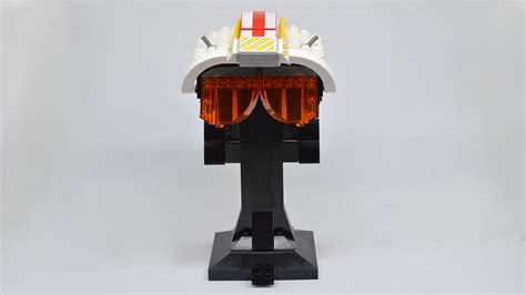 Lego Star Wars Luke Skywalker (Red Five) Helmet review