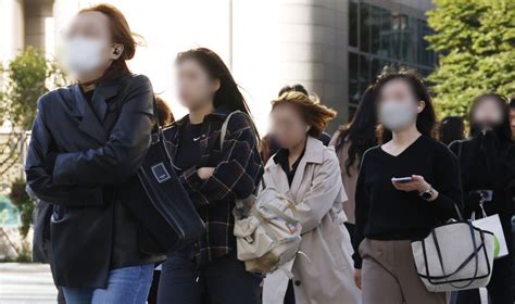 La temperatura mínima en el camino al trabajo mañana es de 5 grados