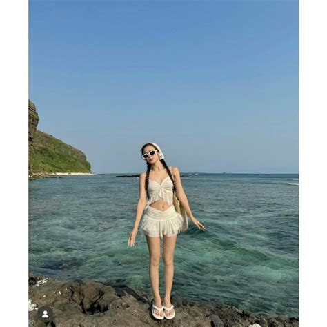 Set đi biển siêu hot mùa hè KÈM KHĂN sét áo dây cúp ngực trắng dây cột cổ yếm váy xoè