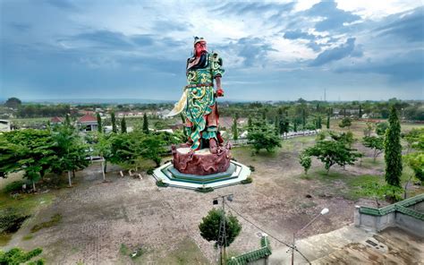 Tengok Patung Kwan Sing Tee Koen Di Tuban Patung Tertinggi Di Asia