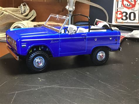 Ford Bronco Plastic Model Truck Kit 1 25 Scale 85 4320