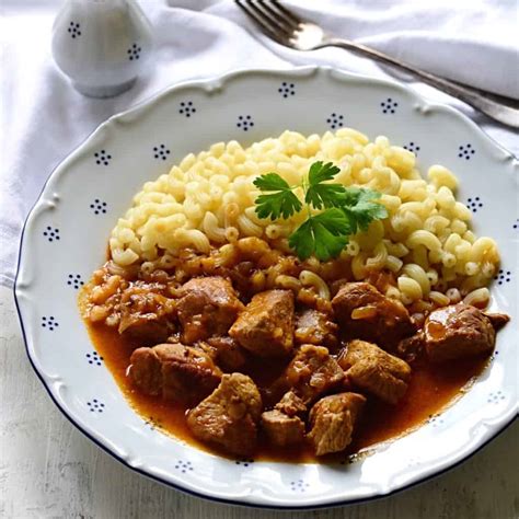 Schweinegulasch Nach Omas Rezept Culina Bohemica