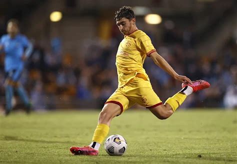 Absurdo Ap S Assumir Ser Gay Jogador Revela Medo Em Disputar A Copa Do Mundo No Catar Pense