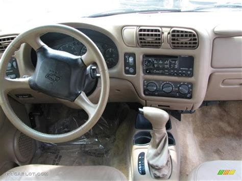 2000 Chevrolet Blazer Trailblazer Beige Dashboard Photo #68127944 ...