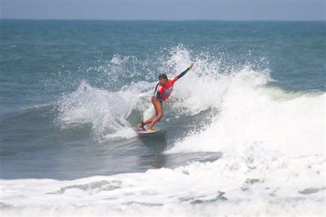 Final do Circuito Brasileiro de Surf Feminino é disputada em Ubatuba a