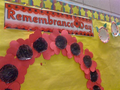 Fun in First Grade: Making Poppy - Remembrance Day - LEST WE FORGET!