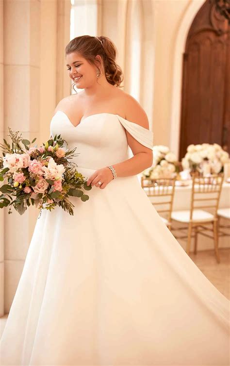 Simple Plus Size Wedding Dresses With Sleeves