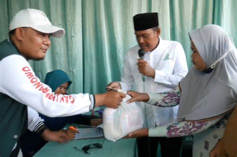 Bantu Warga Santri Ganjar Gelar Bazar Sembako Murah Di Cengkareng