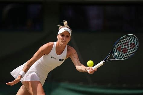 Marketa-Vondrousova-tennis-racquet - WTA Fans