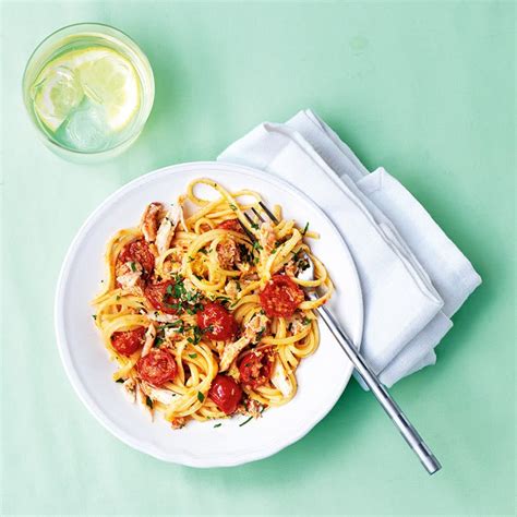 Crab Chilli And Tomato Linguine Healthy Recipe Ww Uk