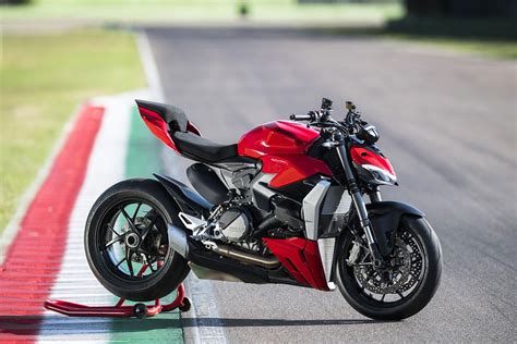 Ducati Streetfighter V2 2022 On Review