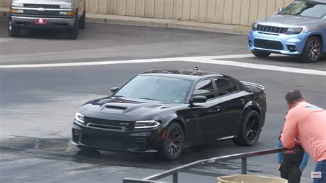 Chevy Camaro Zl Drags Charger Hellcat And Challenger Someone Gets