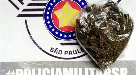 Flagrado Maconha Homem Conduzido Pela Pol Cia Militar Por Porte