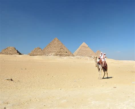 Pirâmides Egípcias No Deserto Imagem de Stock Imagem de pirâmides