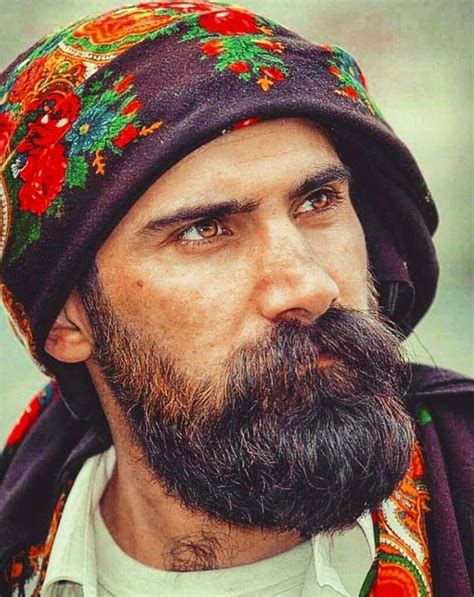 Kurdish Man Fotoğraf Resim Aura Renkleri