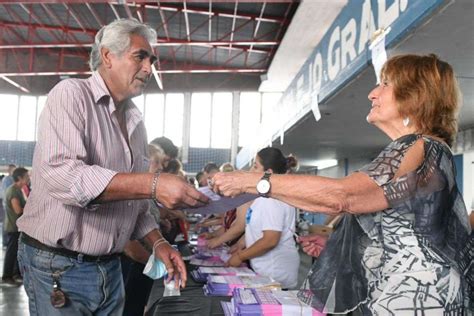 Contin A La Entrega De Los Boletos A Jubilados Y Jubiladas