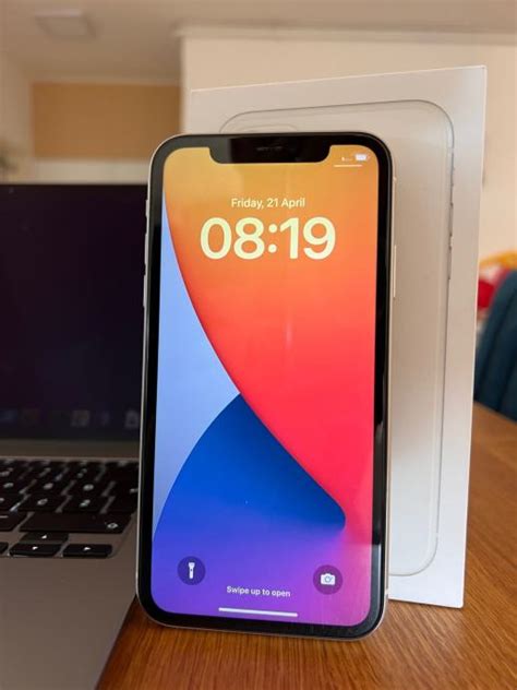 iPhone 11 - 100% baterija