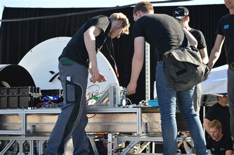 Hyperloop pod competition yields a few outstanding models, tunnel