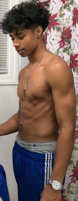 Épinglé par Paul Rivera sur Cute gay couples Hommes mignons Mecs musclés Hommes noirs beaux