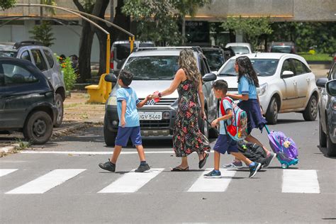 Volta S Aulas Da Rede P Blica De Ensino Ter Blitzes Educativas E