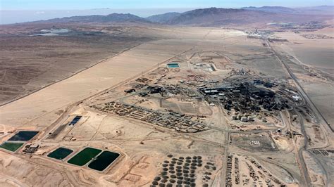 Roupas Carros E Pneus Deserto Do Atacama Se Transforma Em Lix O Veja