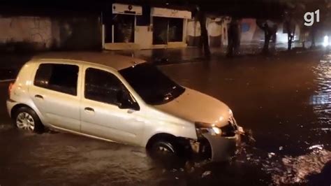 V Deo Carro Arrastado Durante Forte Chuva Em S O Lu S Maranh O G