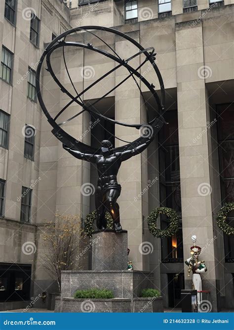 Atlas Statue in New York City Editorial Stock Photo - Image of center ...