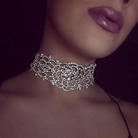 Sexy Luxury Hollow Rhinestone Crystal Choker Necklace Elegant Wedding Jewelry Accessories For