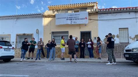 Desahucio Burjassot Aplazan El Desahucio De Una Familia Con Una Mujer