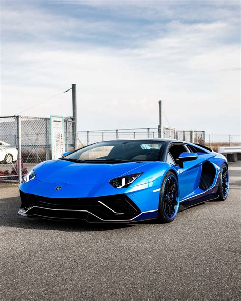 Blue Lamborghini Aventador Ultimae - MV Forged | Bespoke Wheels