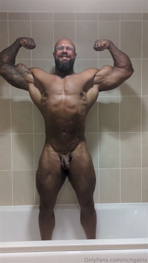 Bodybuilder Poses Naked Video 2 ThisVid