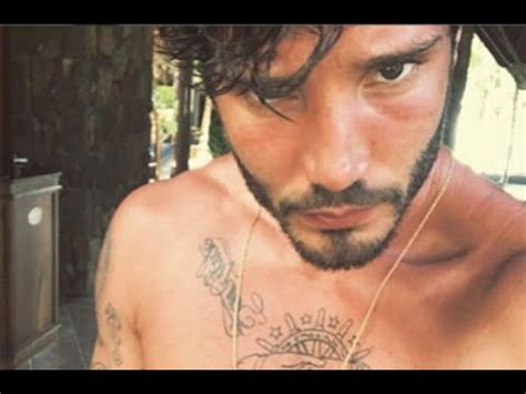 Stefano De Martino Si Spoglia In Camerino Youtube