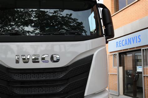 Iveco Inaugura Las Nuevas Instalaciones De Su Concesionario En Girona