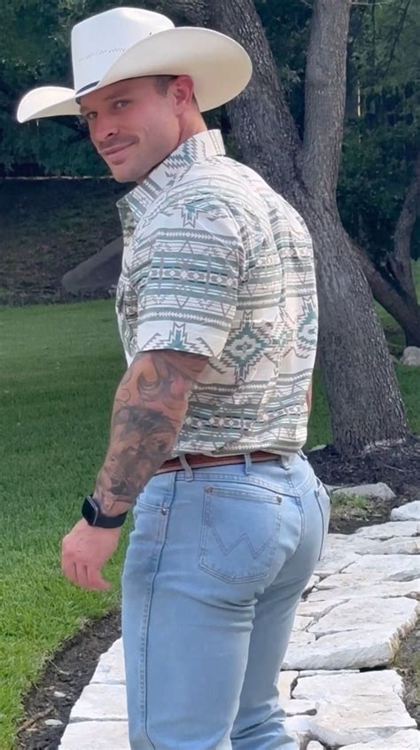 Pin By Mark Black On Men In Tight Jeans Men In Tight Pants Bearded Men Hot Well Dressed Men