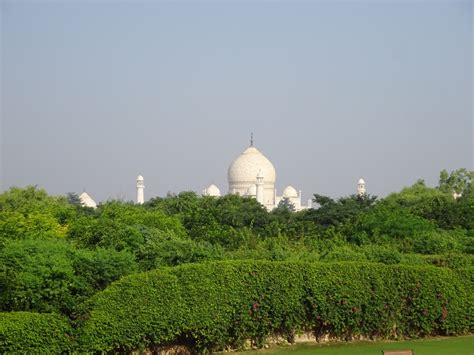 A Luxury Hotel in Agra with Views of the Taj Mahal is a Must | The Trav Nav