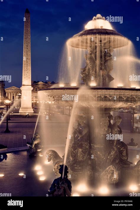 Place De La Concorde Et L Ob Lisque De La Fontaine De Nuit Paris